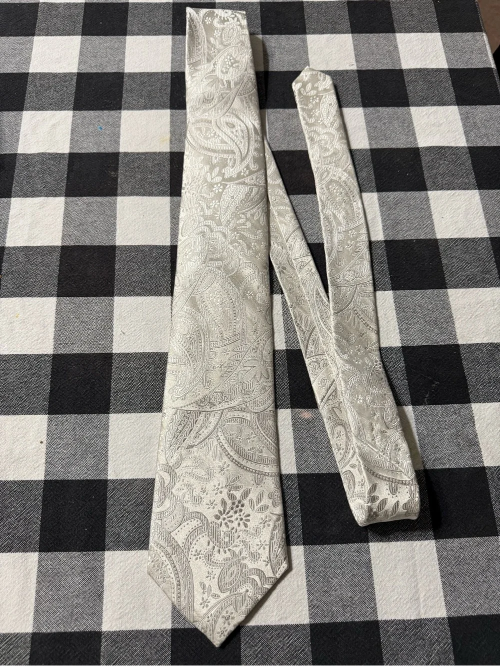Stafford Silver Tone Paisley Neck Tie